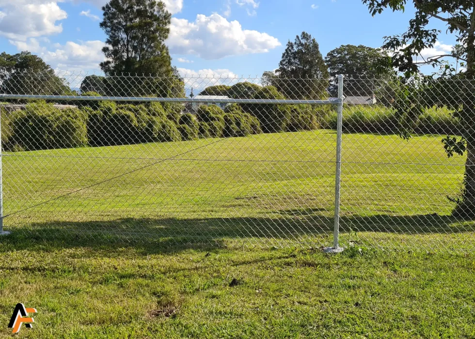 Galvanised chain wire and posts acreage fencing for transparency without top or bottom rail