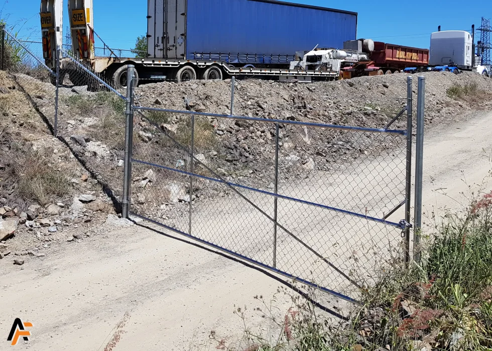 single galvanised chain wire gate installed in brisbane by apollo fencing