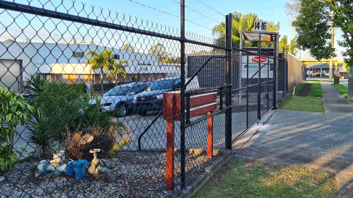 chain wire fence repair on black mesh fence in yatala by apollo fencing